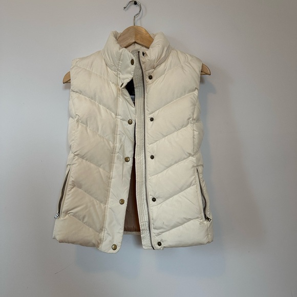 sleeveless puff - Picture 1 of 3